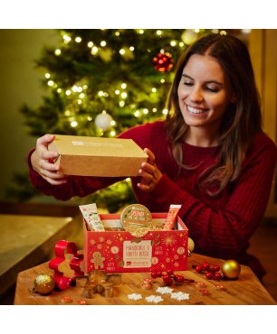 Almonds and Red Fruits - Holiday Box